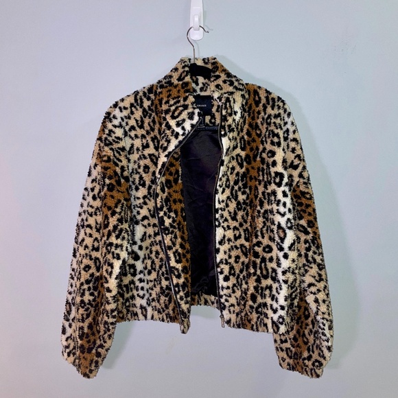 Forever 21 Jackets & Blazers - Forever 21 animal print fleece jacket. Size large.